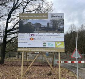 Bouwbord Kamp van Zeist ingang hek